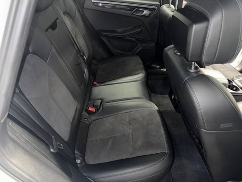 Used 2018 Porsche Macan AWD/4WD image 18