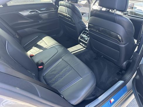 Used 2021 BMW 750i xDrive w/ Autobahn Package AWD/4WD image 28