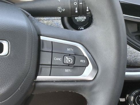 Used 2023 Jeep Compass Latitude AWD/4WD image 11