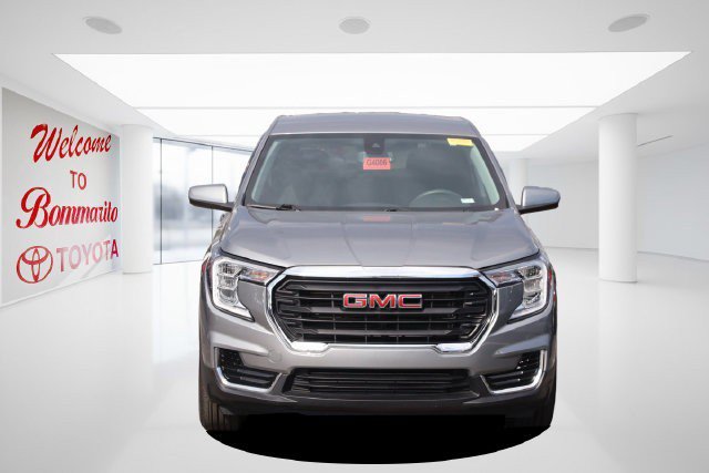 Used 2024 GMC Terrain SLE FWD image 4