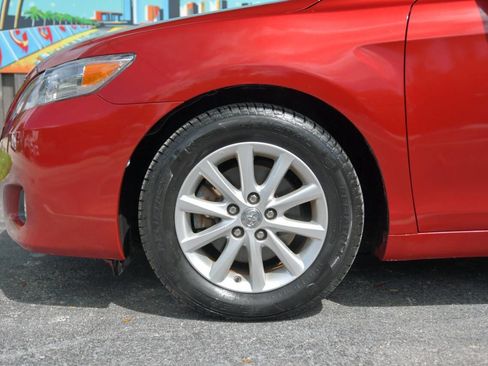 Used 2011 Toyota Camry XLE image 10