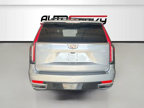Used 2023 Cadillac Escalade Premium Luxury AWD/4WD image 6