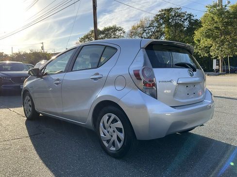 Used 2014 Toyota Prius C Two image 7