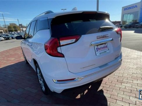 Used 2024 GMC Terrain Denali w/ Denali Premium Package image 8