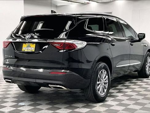 Used 2023 Buick Enclave Essence image 12
