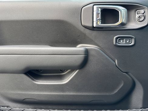 New 2025 Jeep Gladiator Willys image 10