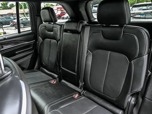 Used 2023 Jeep Grand Cherokee Overland w/ Luxury Tech Group IV AWD/4WD image 18