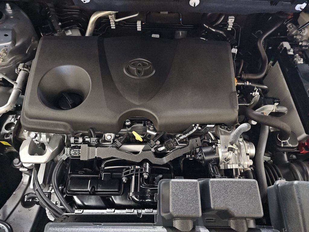 Used 2025 Toyota RAV4 XLE AWD/4WD image 31