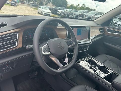 New 2026 Volkswagen Atlas SE FWD image 10