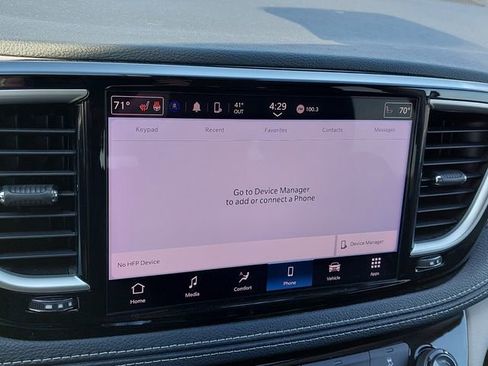 Used 2023 Chrysler Pacifica Touring-L image 31