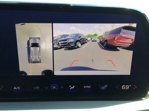 New 2025 Chevrolet Traverse LT w/ Enhanced Driving Package image 30