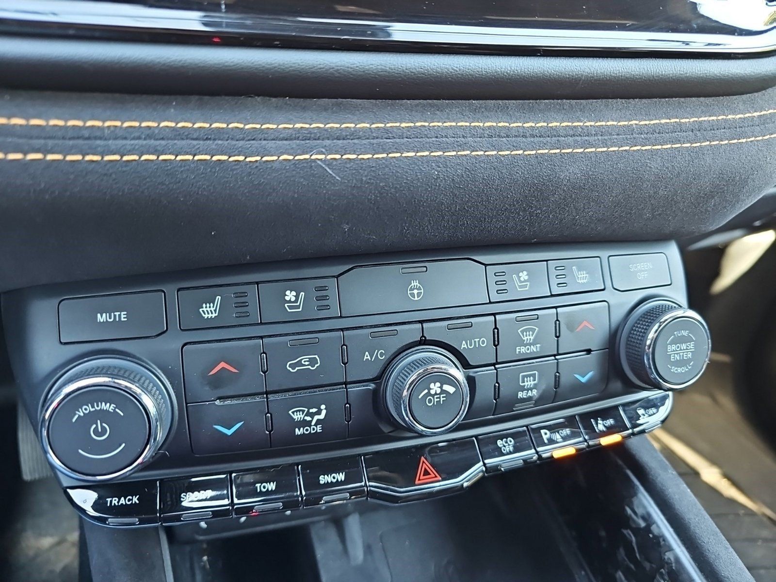 Used 2023 Dodge Durango R/T w/ Hemi Orange Plus Package AWD/4WD image 22