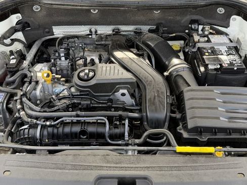 Used 2024 Volkswagen Taos SE image 30