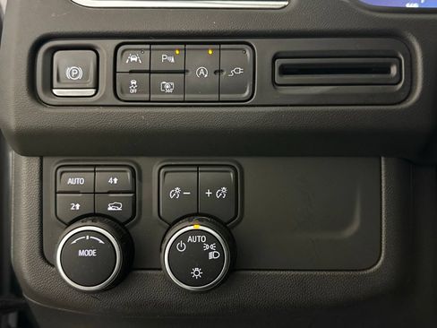 Used 2022 Chevrolet Suburban RST w/ Sport Performance Package AWD/4WD image 15