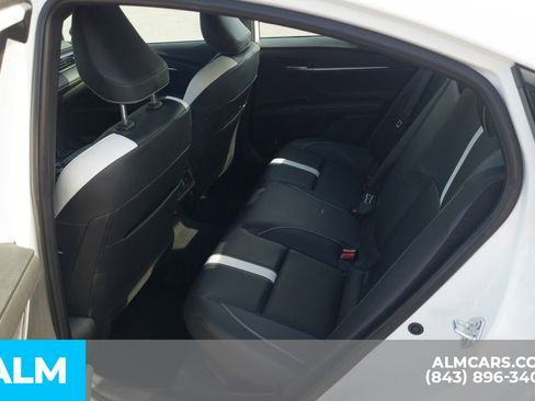 Used 2025 Toyota Camry SE image 17