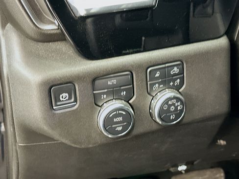Used 2025 GMC Sierra 1500 SLT AWD/4WD image 17