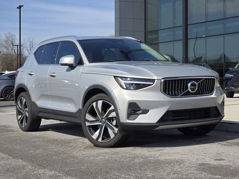 Used 2023 Volvo XC40 B5 Plus w/ Protection Package Premier image 2