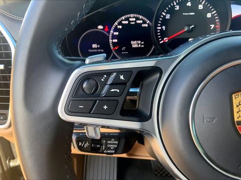 Used 2022 Porsche Cayenne AWD/4WD image 24