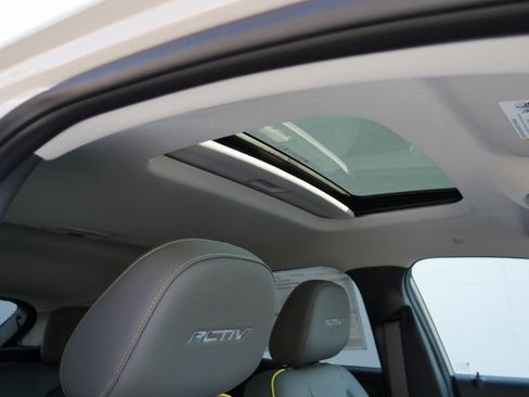 New 2026 Chevrolet Trax ACTIV w/ Sunroof Package FWD image 23