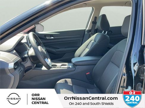 Used 2025 Nissan Altima 2.5 SV FWD image 17
