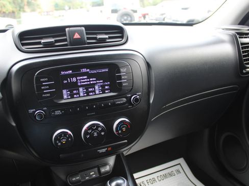 Used 2017 Kia Soul image 13