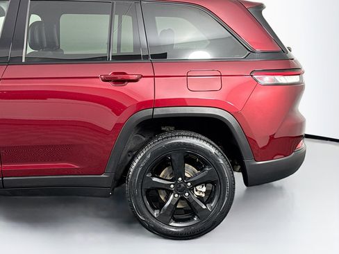 Used 2023 Jeep Grand Cherokee Altitude image 45