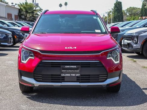 Certified 2025 Kia Niro EX FWD image 3