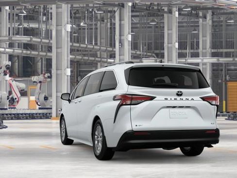 New 2026 Toyota Sienna XLE FWD image 9