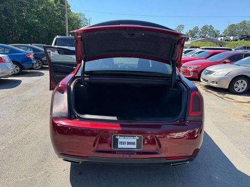 Used 2019 Chrysler 300 Touring w/ Sport Appearance Package RWD image 7