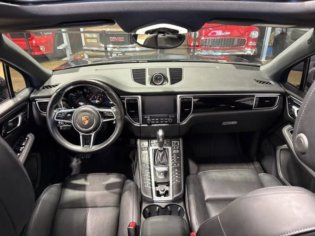 Used 2018 Porsche Macan Sport Edition AWD/4WD image 15
