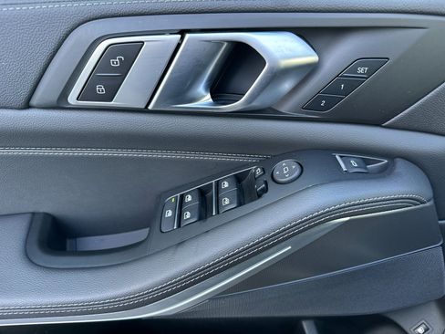 Used 2022 BMW X5 xDrive45e image 11