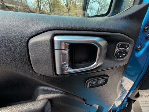 Certified 2025 Jeep Wrangler Sport AWD/4WD image 10