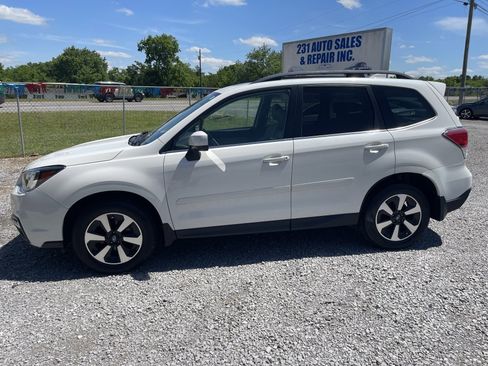 Used 2018 Subaru Forester 2.5i Limited AWD/4WD image 3