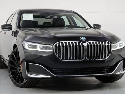Used 2020 BMW 740i w/ Premium Package image 2
