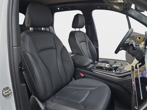 Certified 2025 Audi Q7 2.0T Premium Plus w/ Premium Plus Package image 12