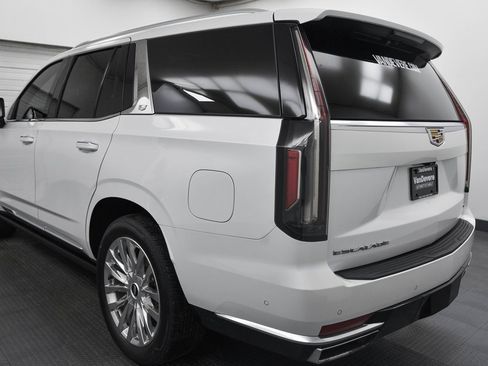 Used 2023 Cadillac Escalade Premium Luxury w/ Performance Package image 5
