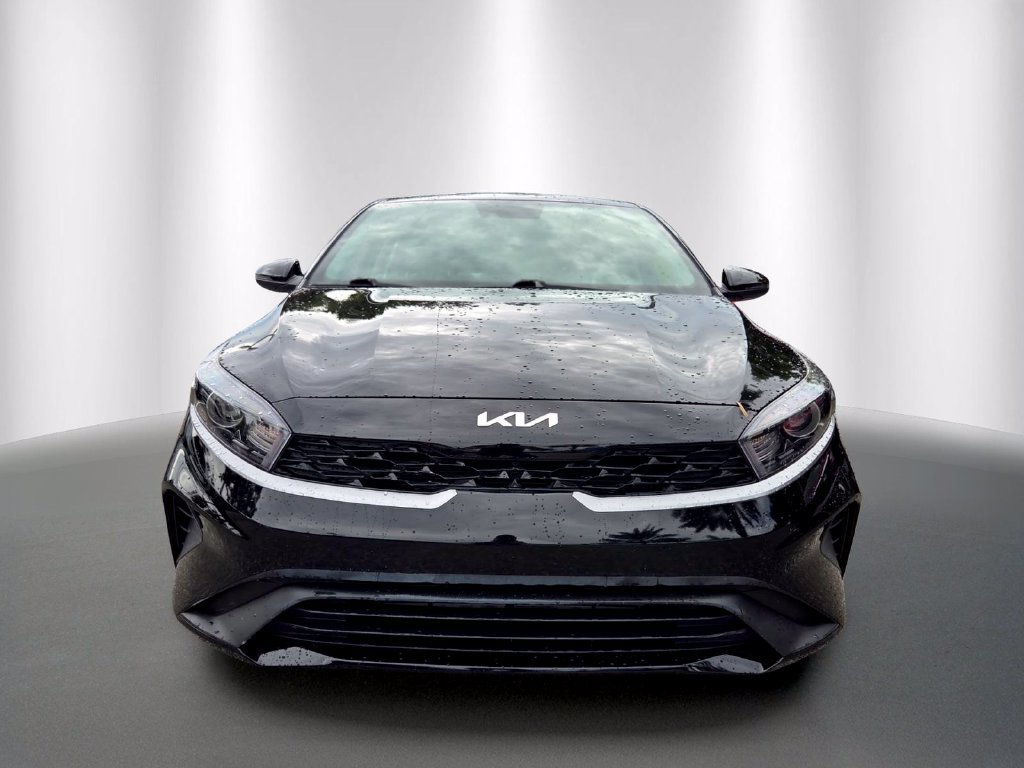 Used 2024 Kia Forte LXS w/ LXS Technology Package FWD image 2