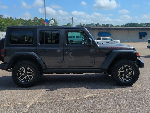 Used 2024 Jeep Wrangler Unlimited Rubicon AWD/4WD image 4