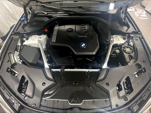 Used 2022 BMW 530i xDrive w/ Premium Package image 28