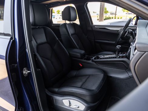 Certified 2022 Porsche Macan AWD/4WD image 41