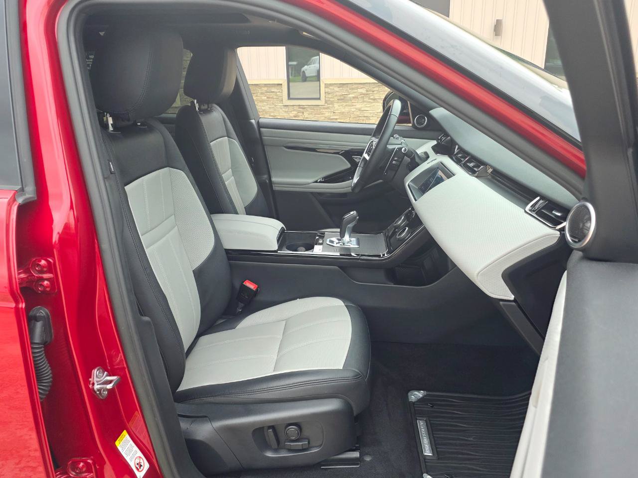 Used 2023 Land Rover Range Rover Evoque R-Dynamic S AWD/4WD image 27