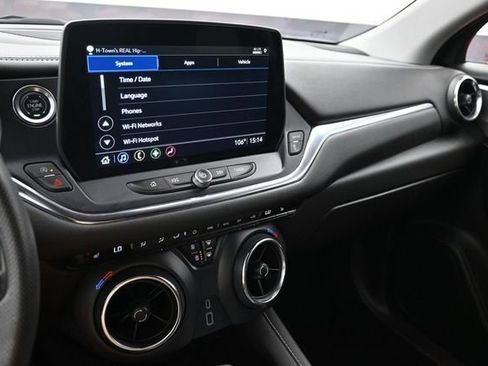 Used 2025 Chevrolet Blazer LT FWD image 11