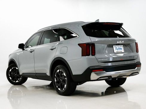Certified 2025 Kia Sorento S image 30