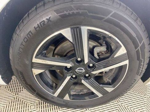Used 2024 Nissan Sentra SV FWD image 22
