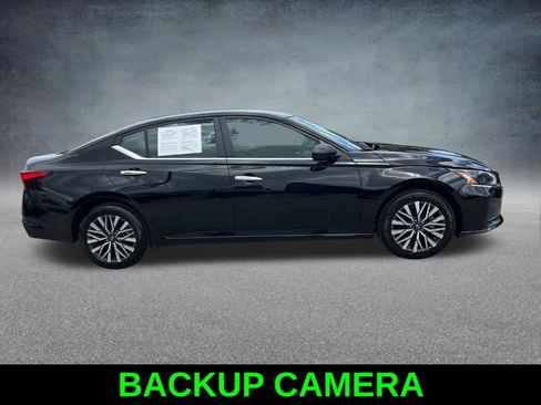 Used 2024 Nissan Altima 2.5 SV AWD/4WD image 4
