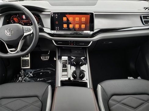 New 2026 Volkswagen Atlas Peak Edition image 9