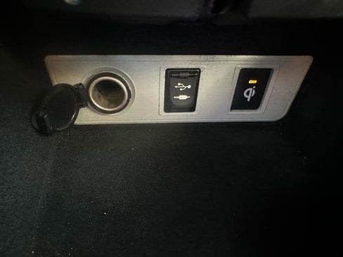 Used 2016 Toyota Avalon XLE Premium image 11