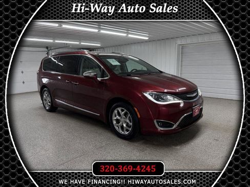 Used 2017 Chrysler Pacifica Limited image 1