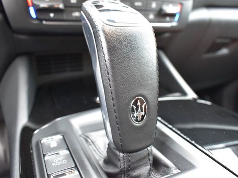 Used 2019 Maserati Levante AWD/4WD image 33