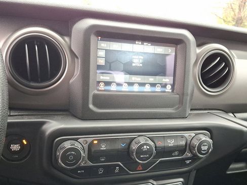 Used 2022 Jeep Gladiator Sport image 28